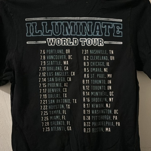 Shawn Mendes Illuminate World Tour T-shirt - Picture 2 of 3